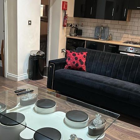 Luxurious 2 Bed Apartment Bedford Eksteriør bilde