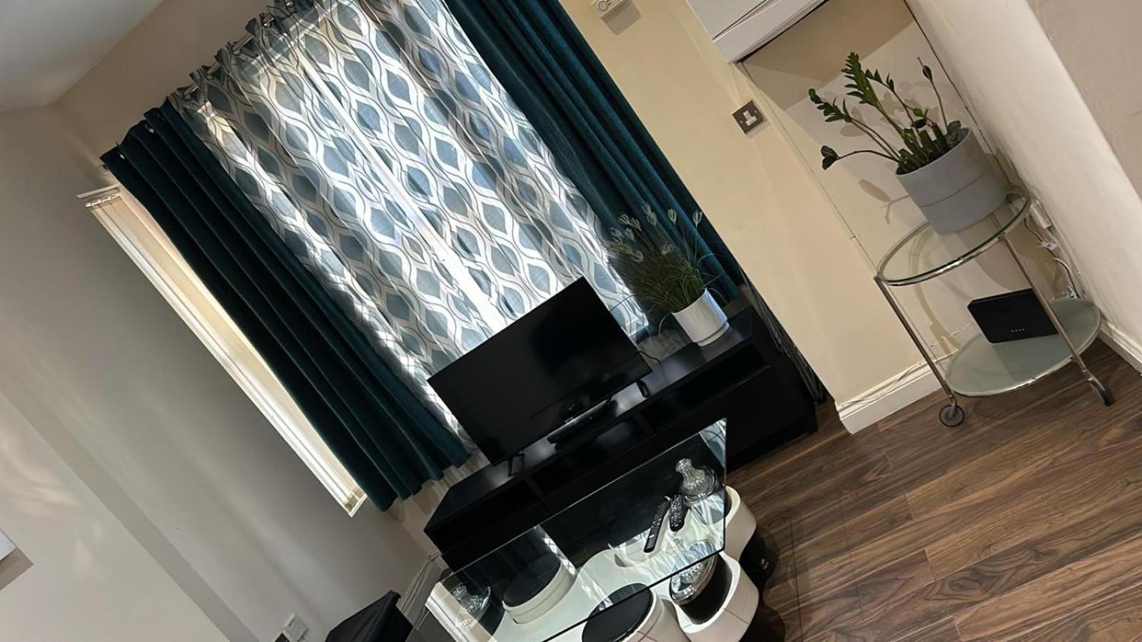 Luxurious 2 Bed Apartment Bedford Eksteriør bilde