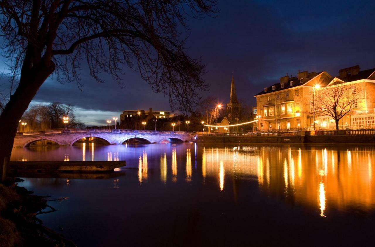Luxurious 2 Bed Apartment Bedford Eksteriør bilde